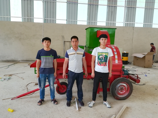 秸稈打包機(jī)客戶現(xiàn)場(chǎng) (1)
